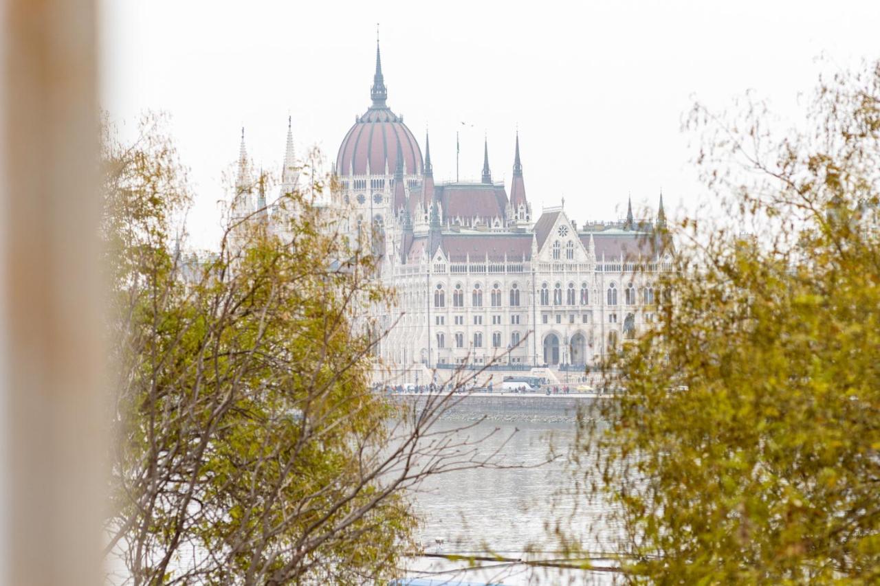 Danube Waterfront View At Chain Bridge Apartment Budapest Exterior photo