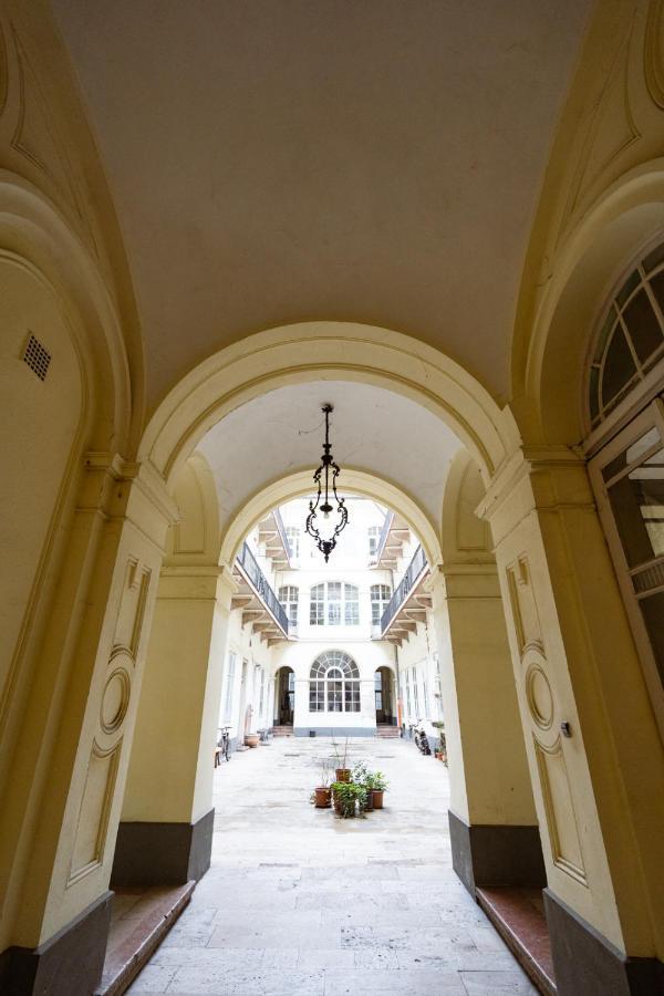 Danube Waterfront View At Chain Bridge Apartment Budapest Exterior photo