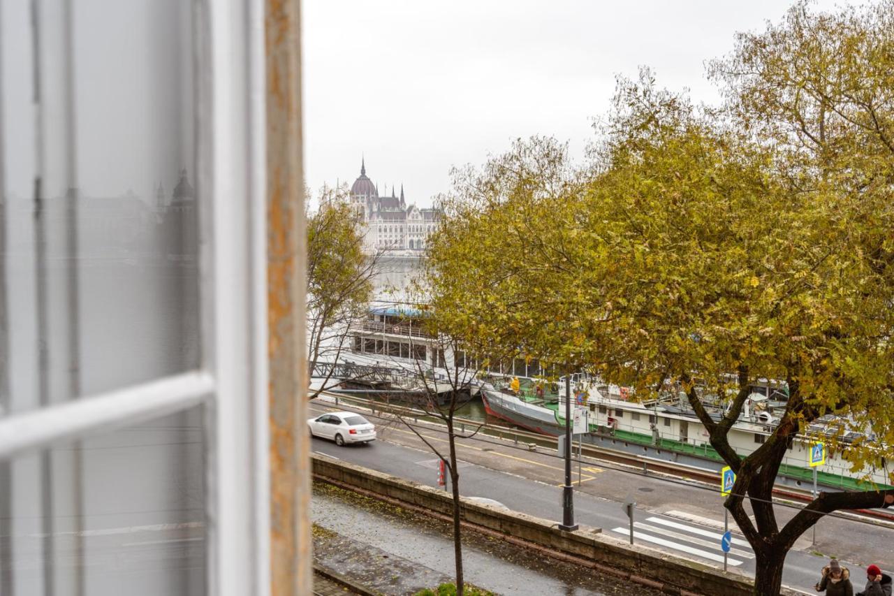 Danube Waterfront View At Chain Bridge Apartment Budapest Exterior photo