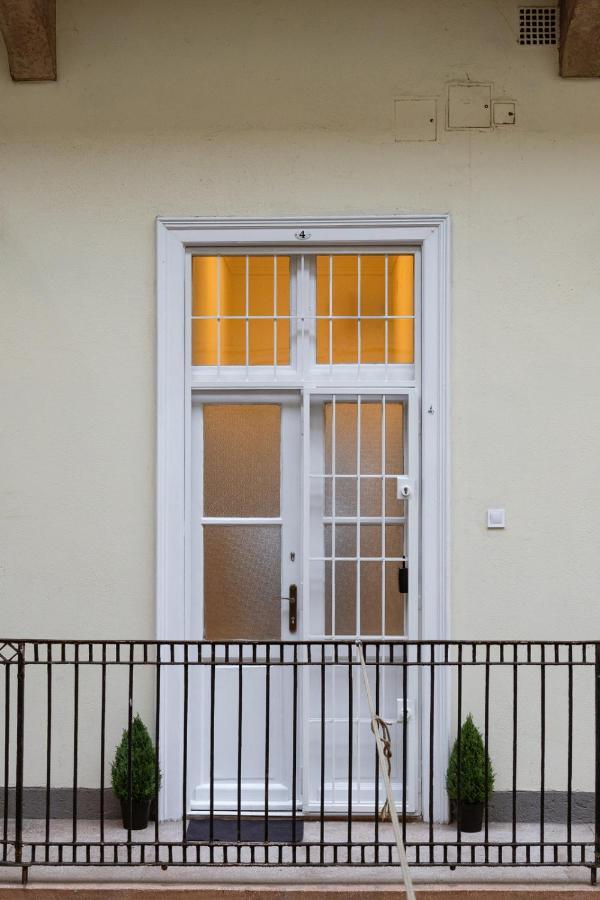 Danube Waterfront View At Chain Bridge Apartment Budapest Exterior photo