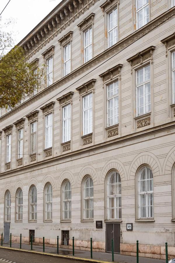 Danube Waterfront View At Chain Bridge Apartment Budapest Exterior photo